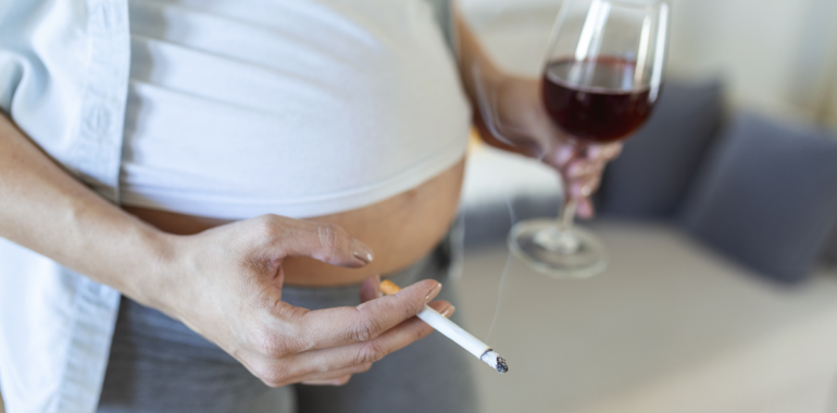 Czym grozi spożywanie alkoholu w czasie ciąży?